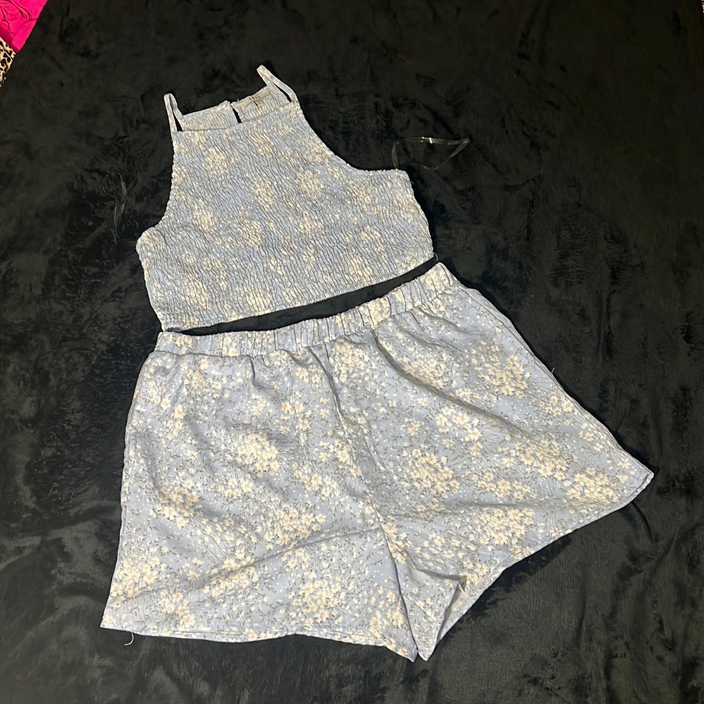 Light blue & white floral set!!